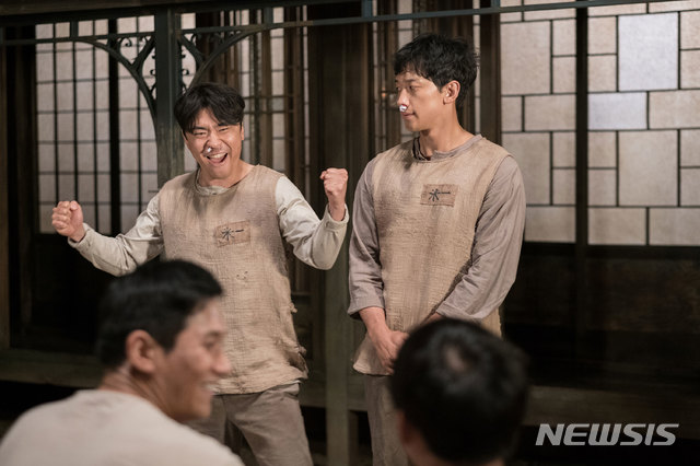 이시언(왼쪽), 비