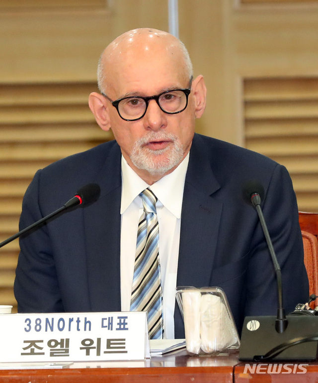 【서울=뉴시스】박영태 기자 = 19일 오전 서울 영등포구 여의도 국회 의원회관에서 열린 한국외교안보포럼-조엘 위트 초청 조찬 간담회에서 조엘 위트 38North 대표가 주제 발표를 하고 있다. 2019.02.19.since1999@newsis.com
