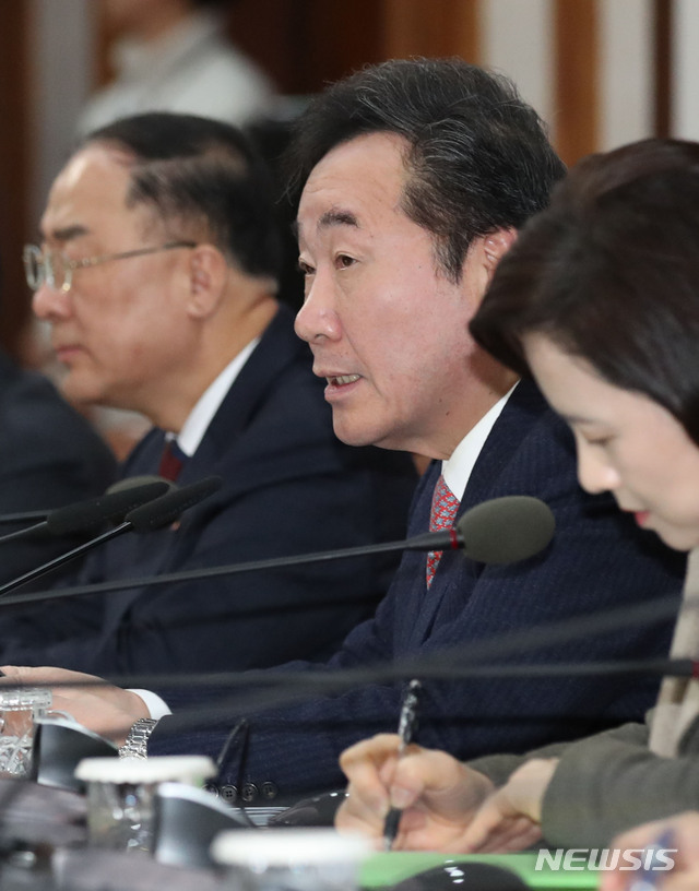 【서울=뉴시스】김진아 기자 = 이낙연 국무총리가 19일 서울 종로구 정부서울청사에서 열린 국무회의에서 모두발언을 하고 있다. 2019.02.19.&nbsp; bluesoda@newsis.com