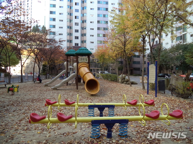 【서울=뉴시스】 동작구 노량진우성아파트 어린이 놀이시설 전경. 2019.02.20. (사진= 동작구 제공)