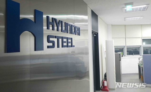 【당진=뉴시스】이종익 기자 = 20일 오후 5시 48분께 충남 당진시 현대제철 당진공장에서 A(51)씨가 원료를 옮기는 컨베이어 벨트에 끼여 숨졌다. 사진은 현대제철 당진공장 사무실 모습. 2019.02.20. 007news@newsis.com