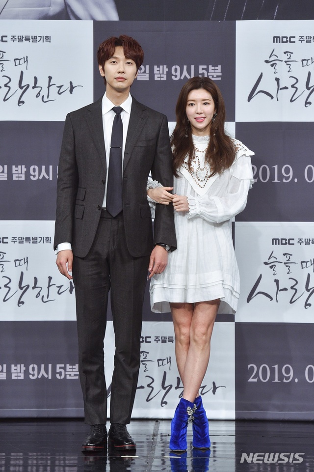 지현우(왼쪽)와 박한별