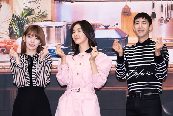 왼쪽부터 미야와키 사쿠라, 이청아, 황광희