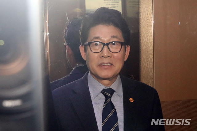 조명래 환경장관 20억 재산 신고…58%가 부동산