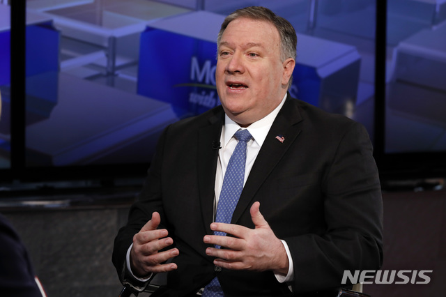 【뉴욕=AP/뉴시스】마이크 폼페이오 미 국무장관이지난 21일(현지시간) 뉴욕의 폭스비즈니스 네트워크 '마리아 바티로모와 아침을' 프로그램에 출연해 인터뷰하고 있다. 2019.02.22.