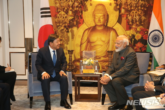 【김해=뉴시스】김상우 기자 = 경남 김해시는 한국을 국빈 방문중인 인도 나렌드라 모디 총리에게 ‘석가모니 보리수’를 기증받았다고 22일 밝혔다. 2019.02.22 (사진=김해시 제공) photo@newsis.com 