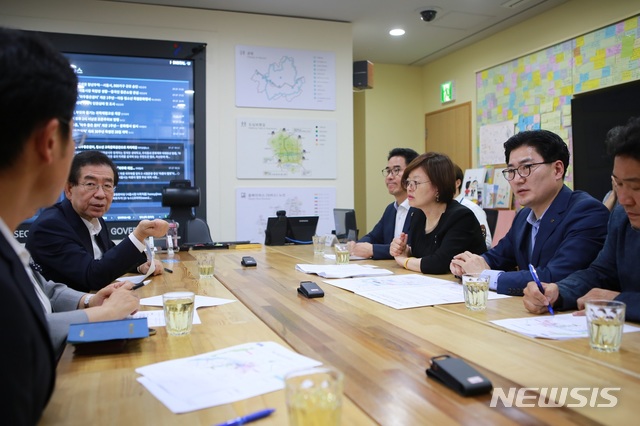 【서울=뉴시스】 강동구 9호선 연장관련 서울시장 면담. 2019.02.22. (사진= 강동구 제공)