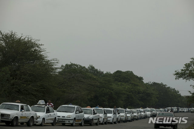 Cabs lineup to fill gasoline at a gas station near in San Antonio, Venezuela, Thursday, Feb. 21, 2019. Venezuela's President Nicolas Maduro is ordering the border with Brazil closed as opposition leaders plan to bring in foreign humanitarian aid from neighboring nations.(AP Photo/Rodrigo Abd)