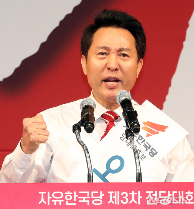 【성남=뉴시스】박영태 기자 = 22일 경기도 성남시 성남실내체육관에서 열린 자유한국당 제3차 전당대회 수도권 강원 합동연설회에서 오세훈 당 대표 후보자가 지지를 호소하고 있다. 2019.02.22.since1999@newsis.com