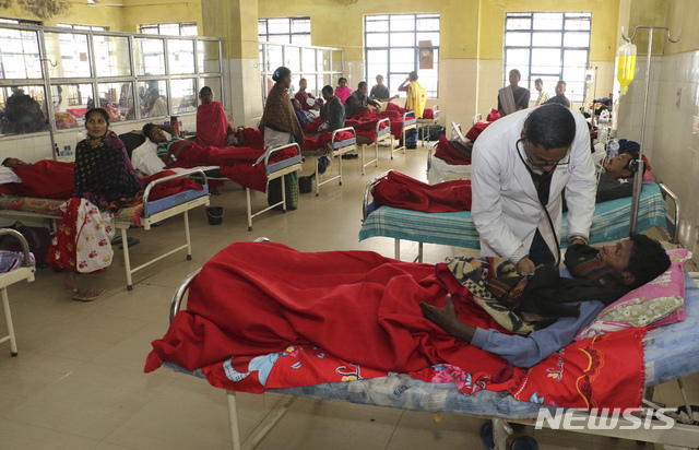 인도 아삼 주에서 '독성 밀주'로 최대 100여명 사망(종합)
