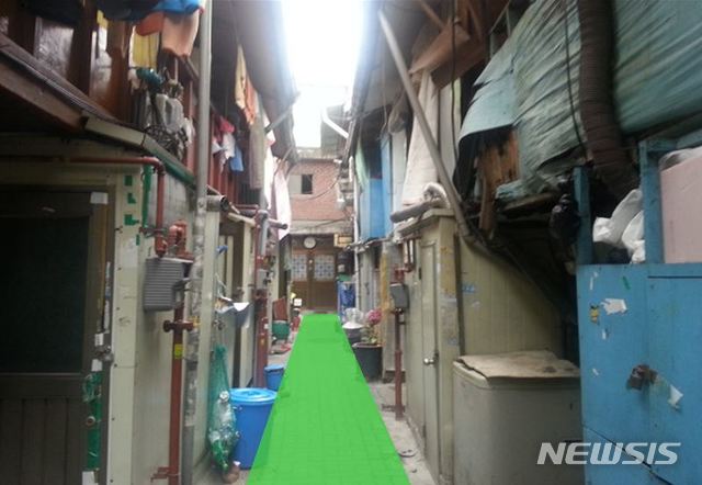 【서울=뉴시스】서울시가 상반기 중에 쪽방촌과 전통시장 등 화재취약지역에 '재난위치 식별도로'를 설치한다. 2019.02.25. (사진=서울시 제공)