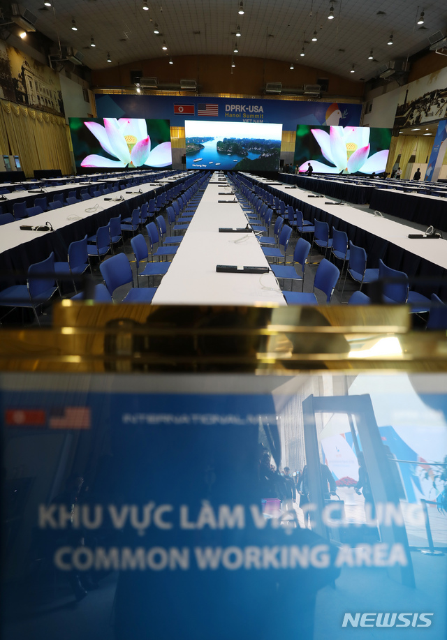 【하노이(베트남)=뉴시스】고승민 기자 = 제2차 북미정상회담을 3일 앞둔 24일 오전(현지시각) 베트남 하노이 우호문화궁전에 국제미디어센터(IMC)가 마련돼 있다. 2019.02.24.kkssmm99@newsis.com