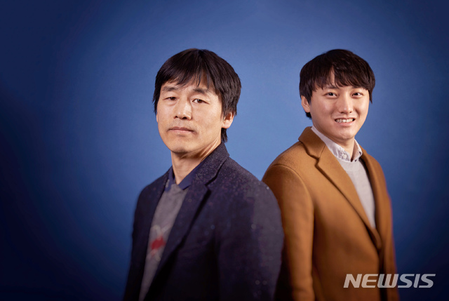 【울산=뉴시스】박일호 기자 = 울산과학기술원은 자연과학부 박노정 교수팀이 물질에 한 방향으로 전압을 주면 나타나는 '스핀 홀 전도도'를 이용해 위상부도체를 구분할 수 있다는 것을 입증했다고 25일 밝혔다. 왼쪽부터 박노정 교수, 신동빈 박사. 2019.02.25. (사진=울산과학기술원 제공) photo@newsis.com