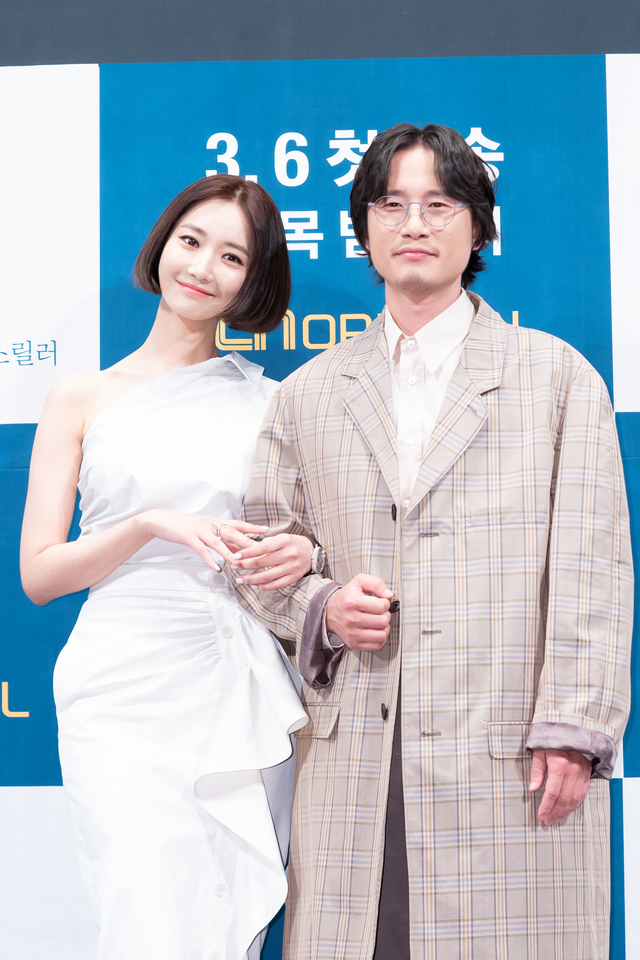 고준희(왼쪽), 송새벽