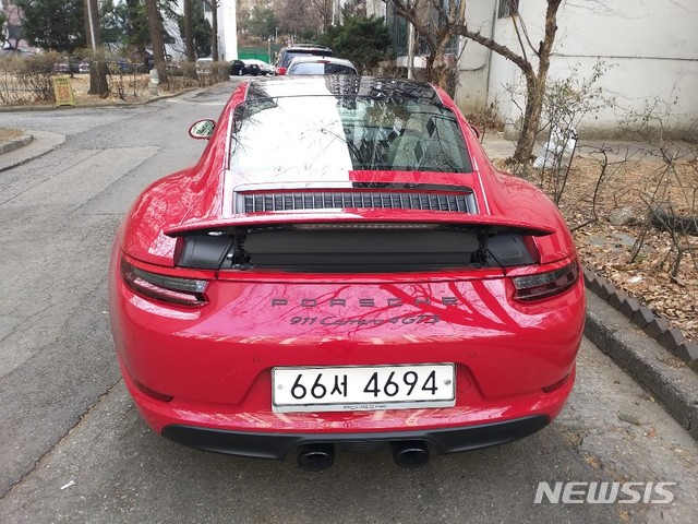 [시승기]제로백3.6초, 멈추지 않는 질주본능...포르쉐'911카레라'