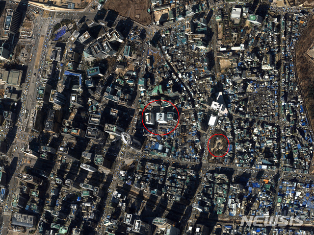 【서울=뉴시스】과학기술정보통신부는 27일 3.1운동 및 대한민국임시정부 수립 100주년을 맞아 우리 민족의 독립 정신이 깃든 만세 운동 유적지 등을 촬영한 위성영상 8점을 공개했다. 사진은 다목적실용위성3A호가 지난 2017년 2월 24일 촬영한 태화관 터(왼쪽)와 탑골공원. 태화관 터와 탑골공원은 3.1 독립만세운동의 함성이 울려 퍼졌던 장소다. 2019.02.27. (사진=과학기술정보통신부 제공) photo@newsis.com