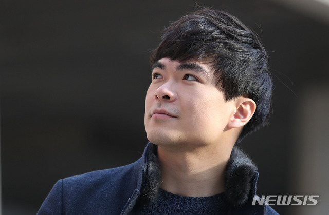 【서울=뉴시스】김진아 기자 = 서울시립교향악단 부지휘자 윌슨 응(Wilson Ng)이 26일 서울 종로구 세종문화회관에서 뉴시스와 인터뷰를 하고 있다. 윌슨 응 서울시향 부지휘자는 데뷔 무대로 ‘3.1운동 및 임시정부수립 100주년 기념음악회