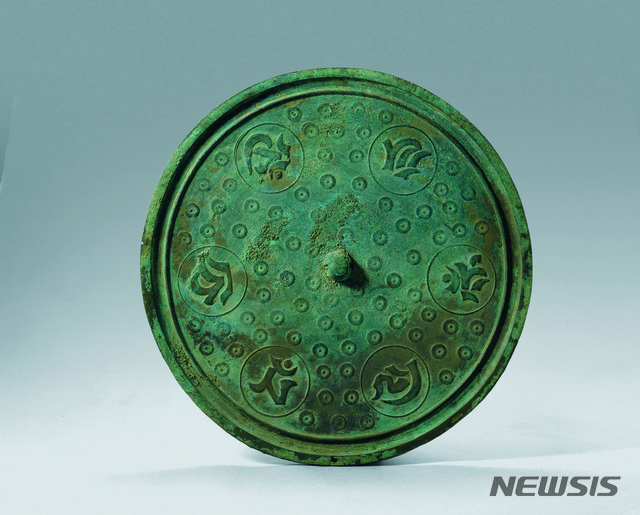 고려 1218년 청동 ‘정우6년’명 반자