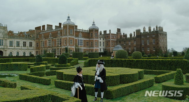 [리뷰]권력 향한 무서운 질투, 영화 '더 페이버릿: 여왕의 여자'