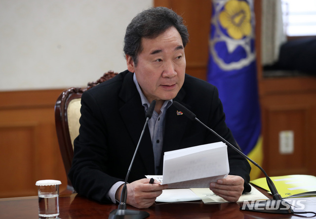 【서울=뉴시스】김선웅 기자 = 이낙연 국무총리가 2일 오전 서울 종로구 정부서울청사에서 열린 한국유치원총연합회(한유총)의 유치원 개학 연기 대응 긴급회의에서 발언을 하고 있다. 정부는 한유총에 대해 유치원 개학 연기를 즉각 철회할 것을 요구하고 강행시 법령에 따라 엄정하게 대처하겠다고 밝혔다. 2019.03.02. mangusta@newsis.com