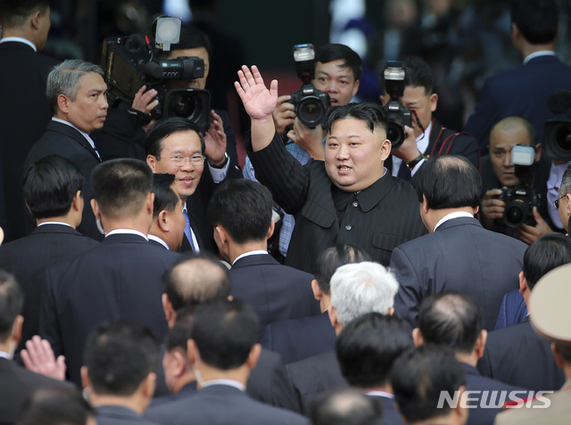 크렘린궁 "김정은 방러 조속한 조율 기대…접촉 진행 중" 