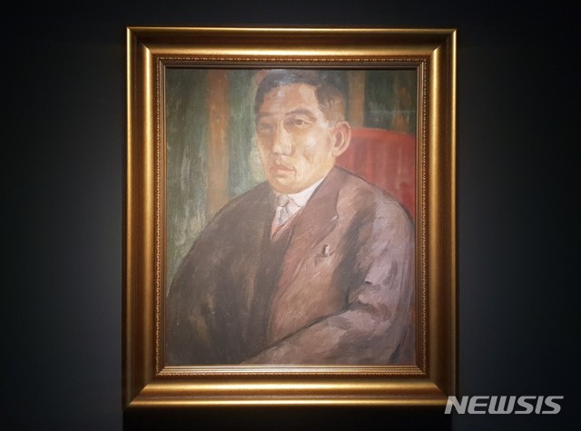 【수원=뉴시스】이병희 기자 = 경기 수원시 팔달구 수원시립미술관 나혜석기념홀에 전시돼 있는 김우영 초상.