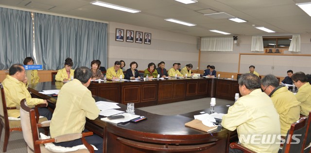 【광주=뉴시스】송창헌 기자 = 한국유치원총연합회가 무기한 개학연기와 폐원 투쟁을 선언한 가운데 광주시교육청이 3일 교육감 주재로 비상 돌봄시스템 가동과 관련한 대책회의를 갖고 있다. 2019.03.03 (사진=광주시교육청 제공)  photo@newsis.com 