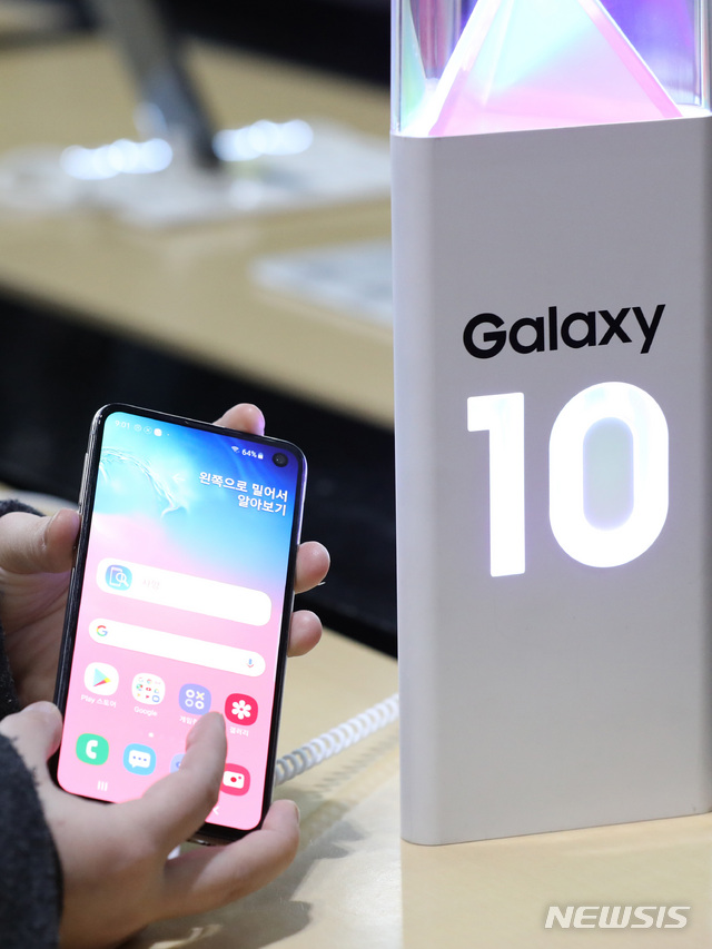 5G 상용화 韓·美 경쟁 심화...5G 스마트폰 시장도 '후끈'