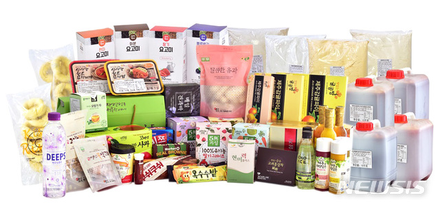 【나주=뉴시스】이창우 기자 = 해외시장에 성공적으로 수출된 요거트, 유기농 과채주스, 홍삼차 등 57개 품목. 2019.03.04 (사진=aT제공) photo@newsis.com