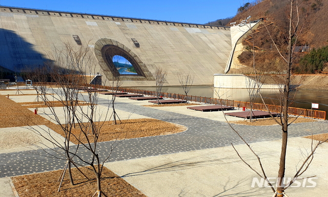 (사진은 4월1일 개장 예정인 화천 평화의 댐 오토캠핑장)