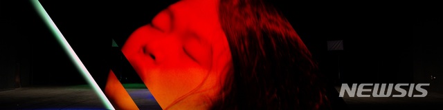 【서울=뉴시스】 2019 베니스비엔날레 한국관, 정은영, 섬광, 잔상, 속도와 소음의 공연, 2019, 비디오 사운드 설치, 가변크기 ⓒ 정은영