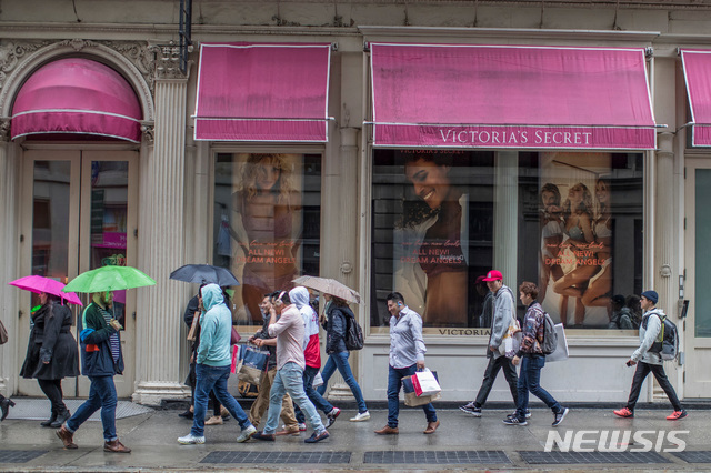 [뉴욕=AP/뉴시스]2018년 4월4일(현지시간) 미국 뉴욕 빅토리아 시크릿 매장의 모습. 2020.02.20.