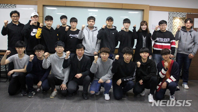 【부산=뉴시스】 부산과학기술대학교는 중소기업 계약학과(융합기계과) 7기 신입생 개강식을 개최했다고 7일 밝혔다. 2019.03.07. (사진=부산과기대 제공)