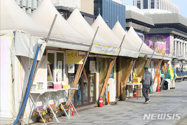 【서울=뉴시스】서울 종로구 광화문 광장에 설치된 세월호 천막의 모습. (사진=뉴시스 DB)