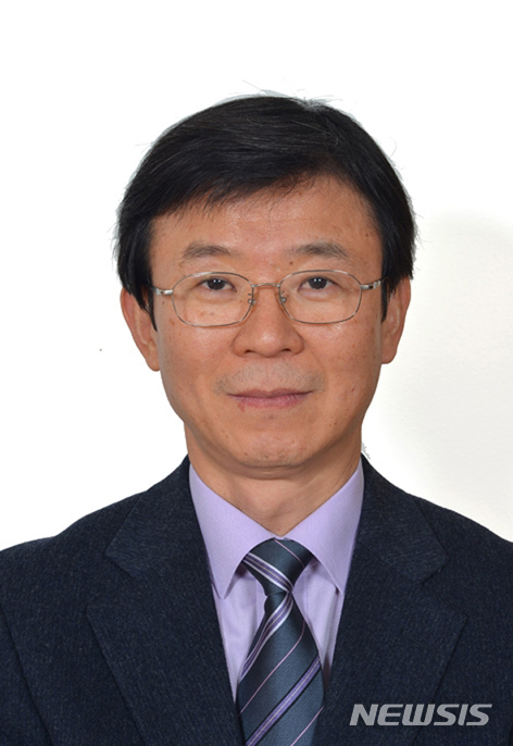 【서울=뉴시스】문재인 대통령은 8일 해양수산부 장관에 문성혁 세계해사대학(WMU) 교수를 내정했다. 2019.03.08. (사진=청와대 제공)&nbsp; photo@newsis.com