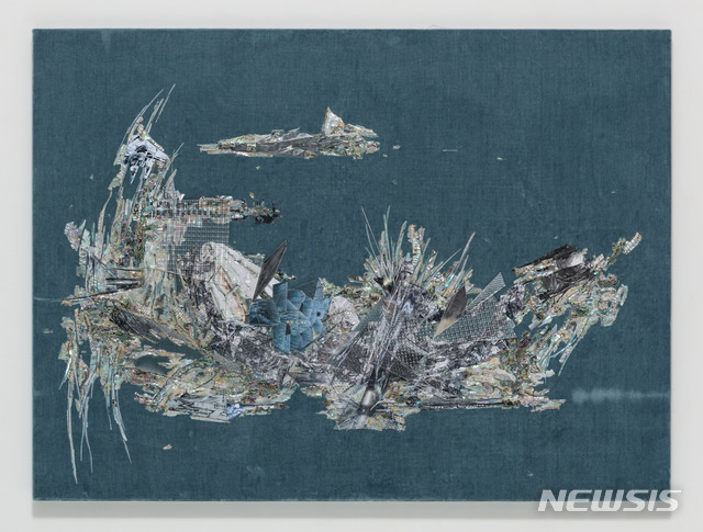 【서울=뉴시스】 올해 베니스비엔날레 본전시에&nbsp; DMZ에서 나온 녹슨 철조망이 예술품으로 선보인다. 이불, Untitled (Willing To Be Vulnerable - Velvet #6 DDRG24OC), PKM갤러리 제공