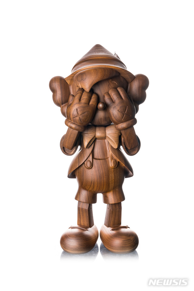 【서울=뉴시스】 Pinocchio Wood by Medicom x Disney x Karimoku'추정가 7000만~1억 5000만원