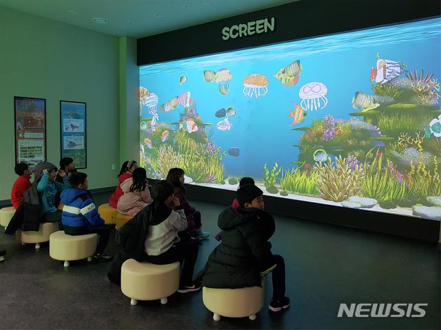  【부산=뉴시스】허상천 기자 = 부산 동구어린이영어도서관은 어린이·청소년·지역주민을 대상으로 공연·강좌·체험행사 등 독서문화 프로그램을 운영한다고 11일 밝혔다. 2019.03.11. (사진 = 동구청 제공) photo@newsis.com