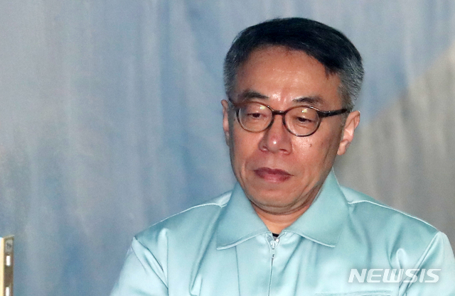 【서울=뉴시스】이영환 기자 = 양승태 전 대법원장 시절 사법농단 의혹으로 재판에 넘겨진 임종헌(60·사법연수원 16기) 전 법원행정처 차장이 11일 오전 서울 서초구 서울중앙지방법원에서 열린 1차 공판에 출석하고 있다.2019.03.11.&nbsp; 20hwan@newsis.com