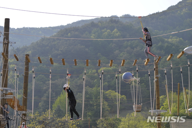 【안동=뉴시스】류상현 기자 = '호연지기' 현장체험을 하고 있는 학생들(자료사진). 경북교육청은 올해 '안전사고 없는 현장체험학습'을 추진하고 있다.  2019.03.12  (사진=경북교육청 제공)   photo@newsis.com 