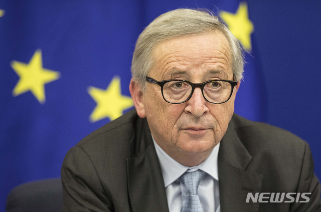 【스트라스부르=AP/뉴시스】 장클로드 융커 유럽연합(EU) 집행위원장이 12일(현지시간) 프랑스 스트라스부르 유럽의회에서 연설을 하고 있다. 그는 앞서 11일 "5월 선거까지 영국이 EU를 떠나지 않을 경우 법적으로 그들은 선거에 참여해야 한다"며 "이를 막기 위해서는 늦어도 5월 전에 브렉시트를 시행해야 한다"고 말한 바 있다. 2019.03.14.