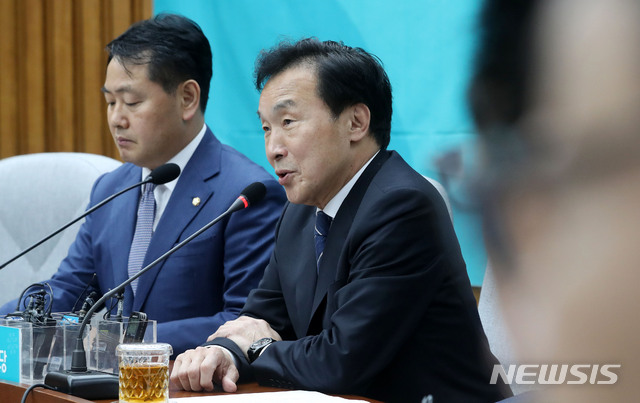 【서울=뉴시스】홍효식 기자 = 바른미래당 손학규 대표가 12일 오전 서울 여의도 국회에서 열린 의원총회에서 모두발언을 하고 있다. 2019.03.12. yesphoto@newsis.com