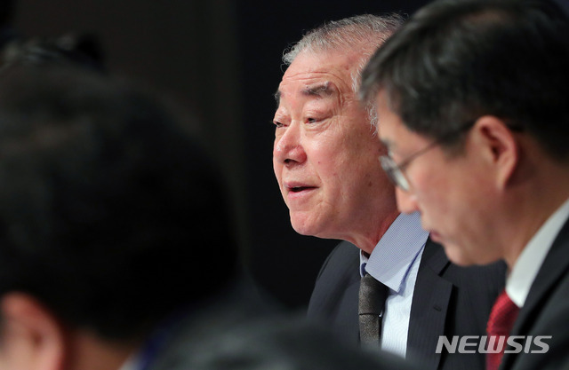 【서울=뉴시스】배훈식 기자 = 12일 오전 서울 중구 한국프레스센터에서 열린 관훈토론회에 참석한 문정인 대통령 통일외교안보특보가 기조발언을 하고 있다. 2019.03.12.&nbsp; dahora83@newsis.com