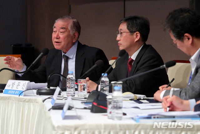 【서울=뉴시스】배훈식 기자 = 12일 오전 서울 중구 한국프레스센터에서 열린 관훈토론회에 참석한 문정인 대통령 통일외교안보특보가 기조발언을 하고 있다. 2019.03.12.&nbsp; dahora83@newsis.com