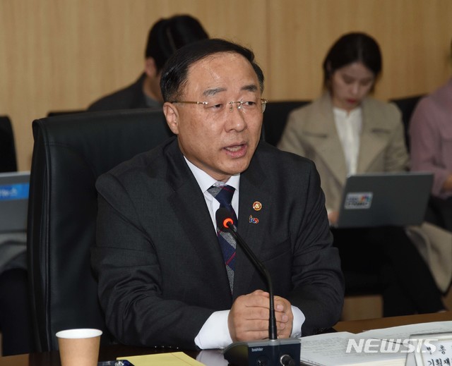 홍남기 "IMF 권고에 추경 검토…미세먼지 잡겠다"(종합)