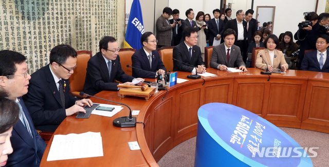 【서울=뉴시스】박영태 기자 = 13일 오전 서울 영등포구 여의도 국회에서 열린 더불어민주당 최고위원회의에서 이해찬 대표가 발언하고 있다. 2019.03.13. since1999@newsis.com