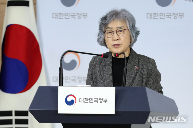 【서울=뉴시스】박진희 기자 = 박은정 국민권익위원회 위원장이 13일 정부서울청사 브리핑실에서 '국민권익위원회 2019년도 주요 업무계획'을 브리핑 하고 있다. 2019.03.13.&nbsp; pak7130@newsis.com