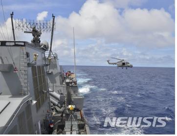 【서울=뉴시스】 해상작전 헬기 출격 모습. (해군 제공) 