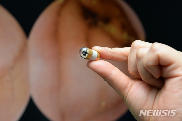 【대전=뉴시스】김양수 기자 = ETRI가 국내 기업과 개발에 성공한 인체통신 기반 캡슐내시경.2019.03.14(사진=ETRI 제공) photo@newsis.com