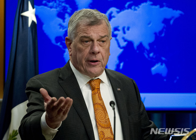 【 워싱턴=AP/뉴시스】마이클 코작 미국 국무부 민주주의 인권 노동 담당 대사가 13일(현지시간) 워싱턴 국무부 청사에서 2018년도 인권보고서를 설명하고 있다. 2019.03.14